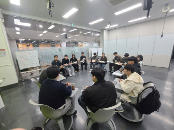“철강부터 로봇까지”…6대 산업 협회, 진로 컨설팅