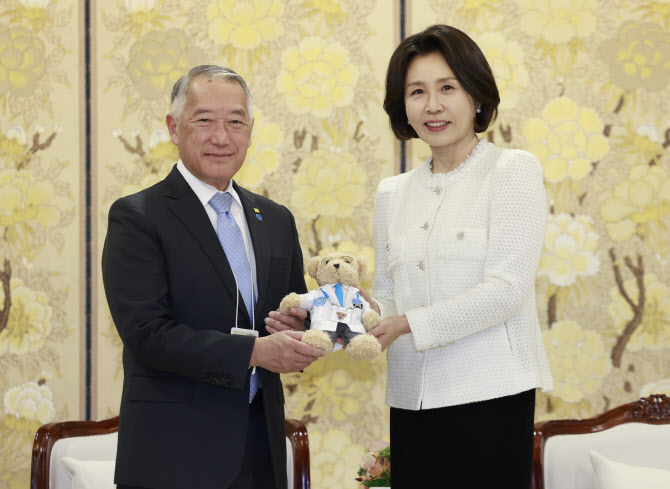 김혜경 여사, 국제백신연구소 명예회장 수락…“주어진 역할 다할 것”