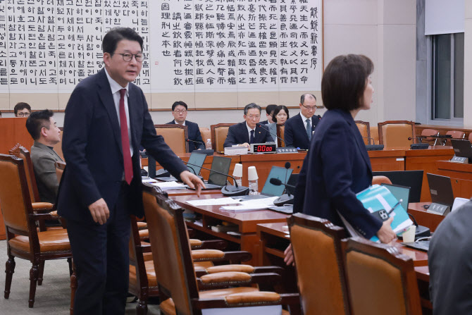 공소청법, 여당 주도로 법사위 통과…19일 본회의 상정 예정
