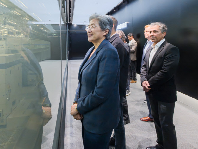 HBM 치고나가는 삼성전자…'큰손' AMD에 6세대 제품 우선 공급
