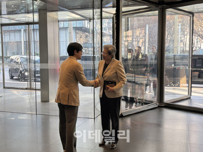 삼성 노태문 만나는 AMD 리사 수 "많은 주제 논의할 것"