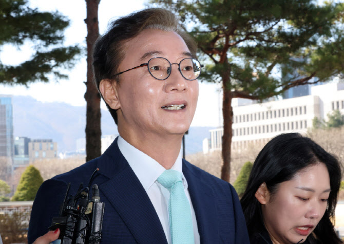 [포토]정교유착 합동수사본부 출석하는 전재수 더불어민주당 의원