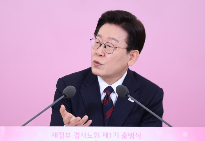 李대통령 “대화·타협 대신 대결 심화…불신이 핵심 문제”