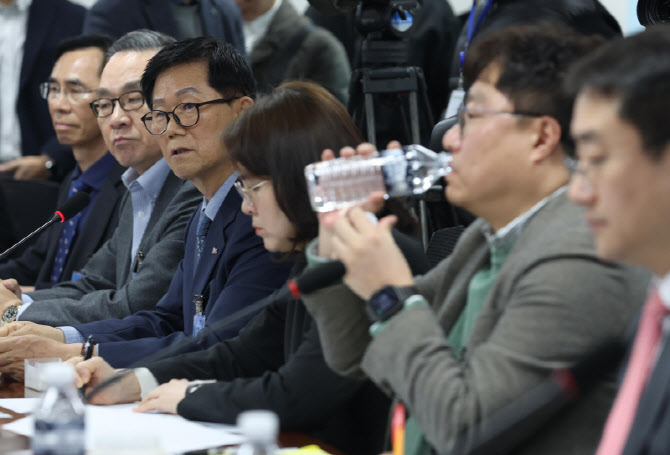 [포토]을지로위원회-석유화학 업계 간담회, '발언하는 채정묵 회장'