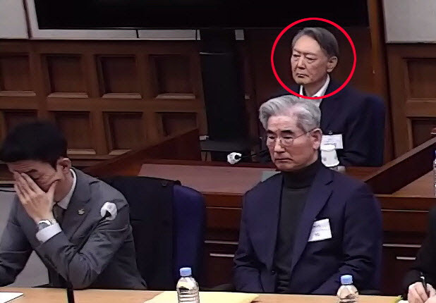 尹 "커피 더 달라, 부식도 부실"…교도관에 불만 쏟아내