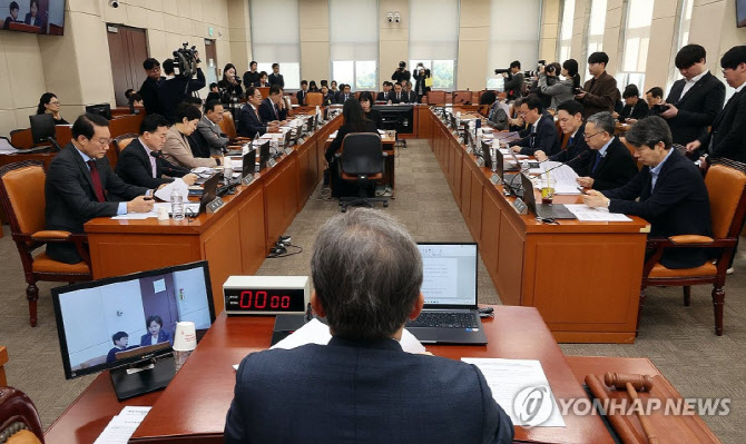 정개특위, 선거구 획정 논의 본격화…"4월 중순 전엔 마무리해야"
