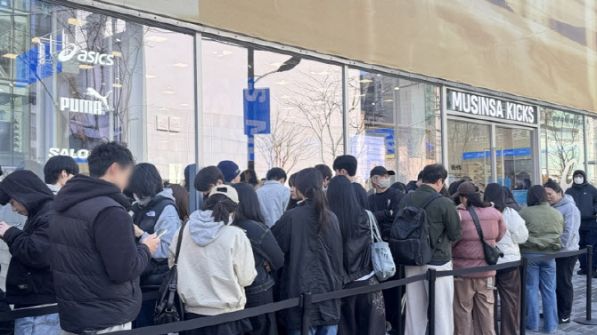 "무신사 로드 만든다"…구두 1번지 성수동, 슈즈 랜드마크 생겼다[르포]