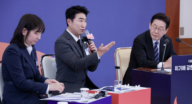 대통령 앞 '가짜뉴스' 꼬집은 장동민, '팩트 체크' 서바이벌 판 흔든다