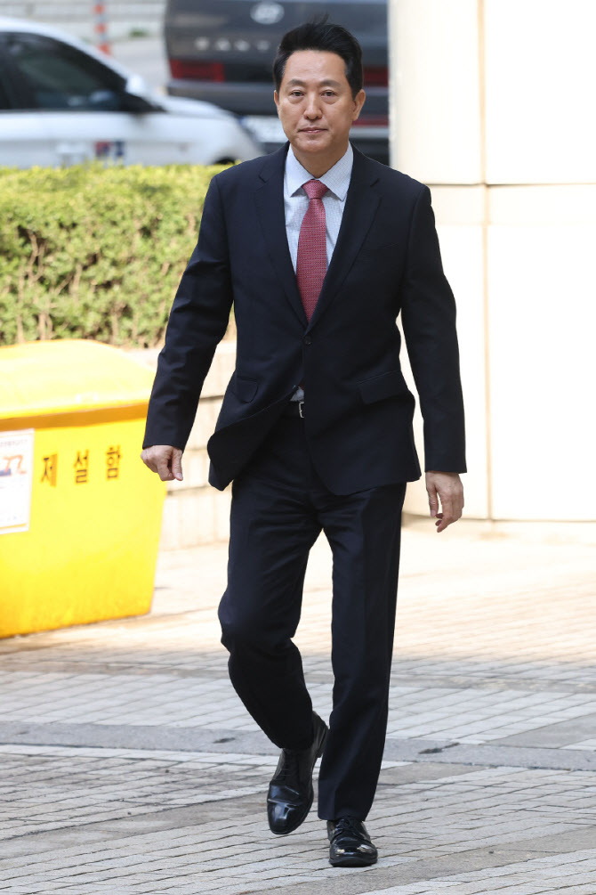[포토]오세훈, 정치자금법 위반 혐의 3차 공판 출석