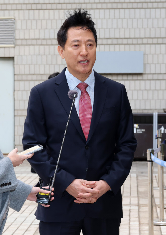 [포토]명태균과 법정에서 만나는 오세훈 서울시장