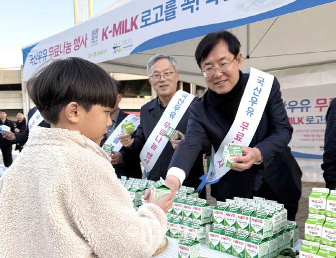 [포토] 안병우 축산경제대표, 국산우유 우수성 캠페인