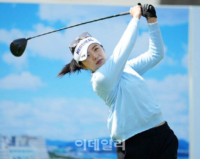 [포토]손예빈,날카로운 첫 티샷