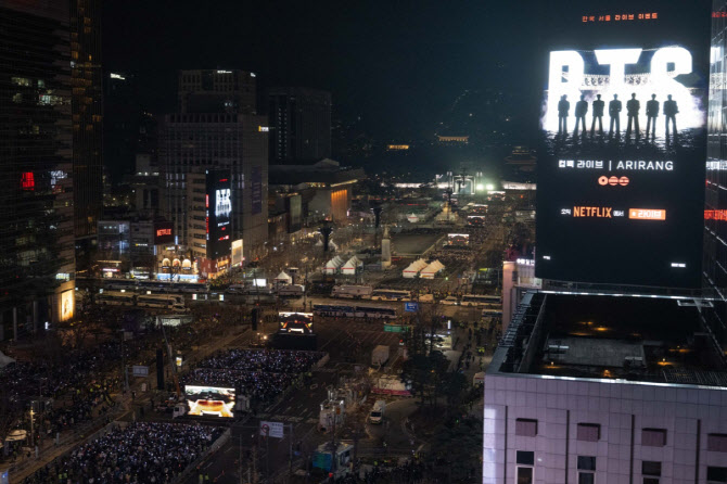[포토]'라이브로 공개된 BTS 광화문 컴백 공연'