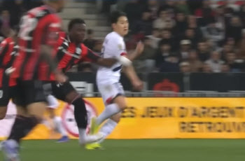이강인, 아킬레스건 밟혀 교체…PSG 대승 속 ‘부상 변수’