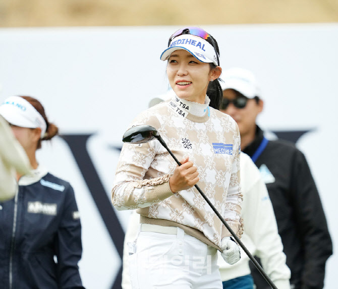 [포토]배소현,팀에게 보내는 미소