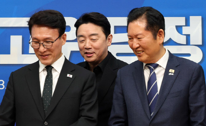 [포토]한자리에 모인 김민석-강훈식-정청래