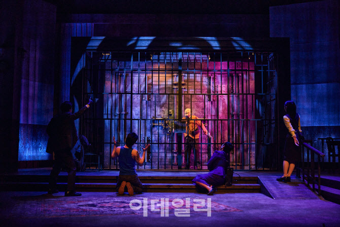 웃음·감동 준 '아흔의 신구', 장진표 블랙 코미디 빛냈다