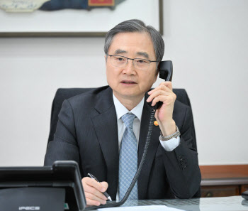 외교장관, 이란 외교장관과 통화…'호르무즈 안전 보장' 촉구