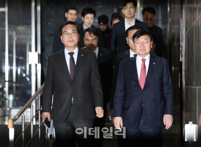 [포토]송언석-정점식, '원내대책회의 참석'