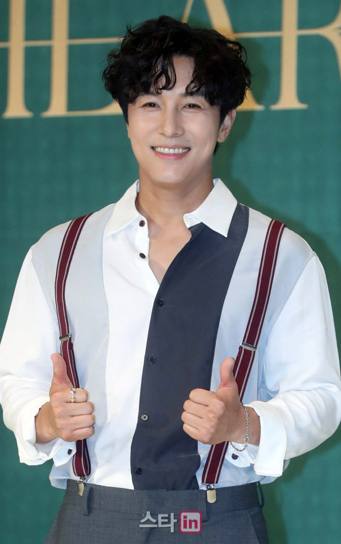 잇단 구설 김동완 "제 언행으로 불편하셨을 분들께 깊이 사과"
