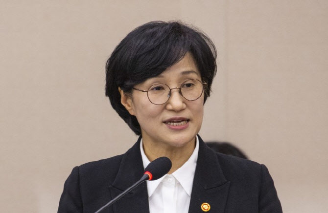 원민경 성평등부 장관, 주한 여성대사와 간담회…디지털 성범죄 대응 등 협력 논의