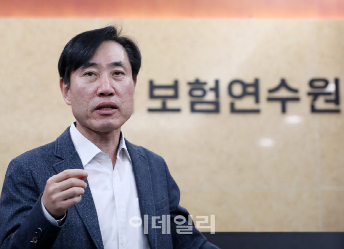 [포토] 하태경 보험연수원장