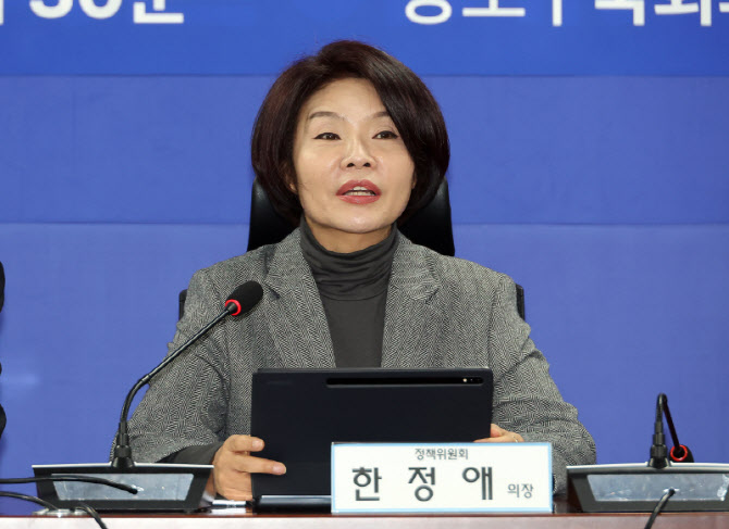 與 한정애 "석유 사후정산제, 공정하지 않아…시장 변동성 반영하는 방식으로 개선"