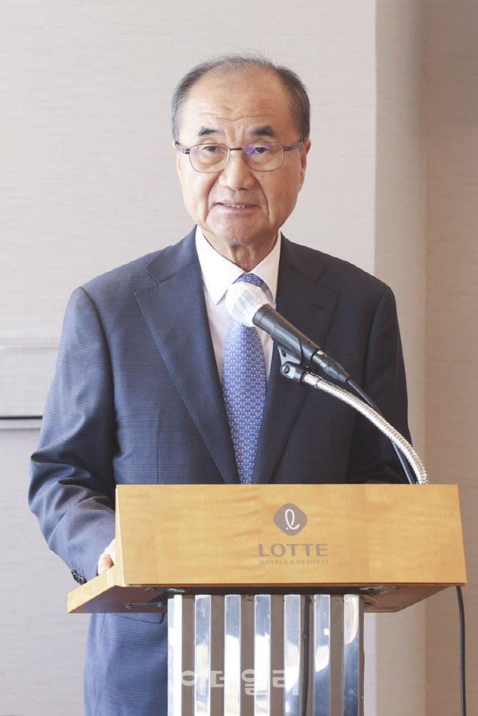 [포토]내빈 소개하는 정석현 수산 그룹 회장
