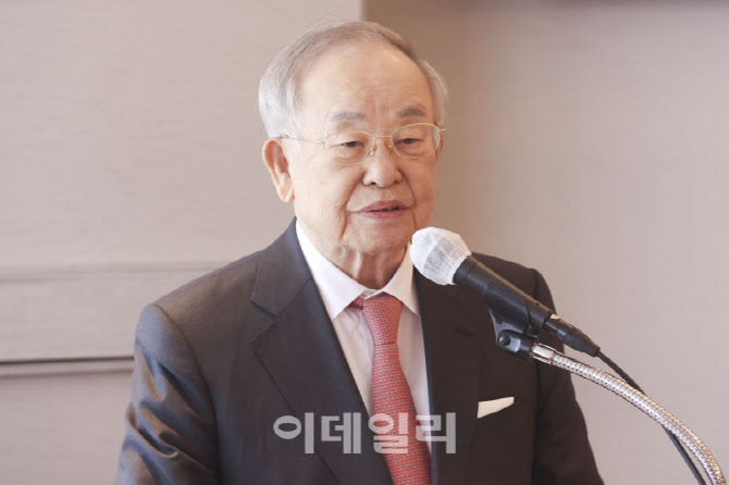 [포토]격려사하는 손경식 경총 회장