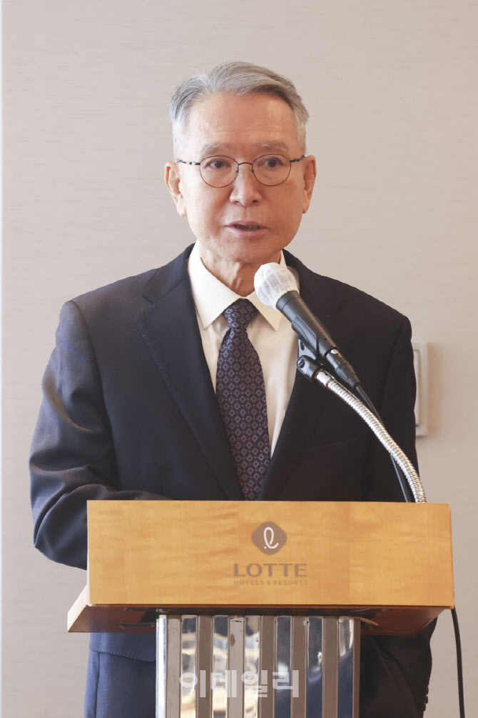 [포토]격려사하는 김형오 전 국회의장