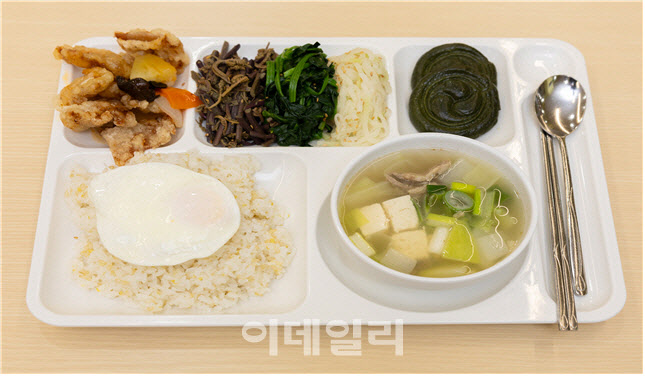 청와대, 안중근·천안함 주기 맞아 구내식당 특식 제공