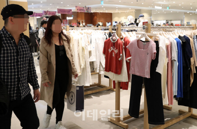 [포토] 전쟁 장기화로 소비 위축 걱정