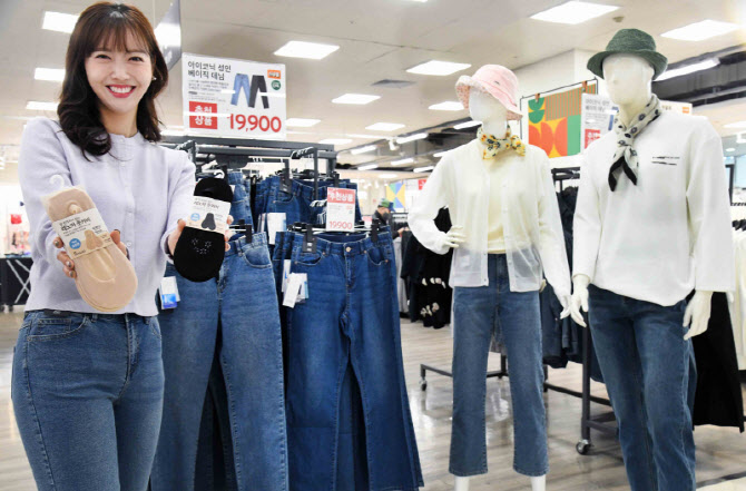 홈플러스, 1만원대 데님까지…가성비 패션 확대