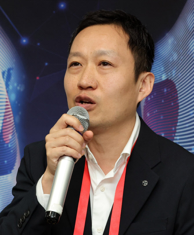 [포토]패널토론하는 문일호 SBJ 영업추진팀장