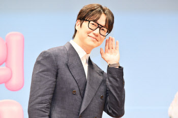'더 시즌즈' 새 MC 성시경 "'고막남친' 제목 논란 반성…제 잘못"