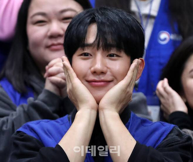 정해인, 신세경과 로코 호흡?…"검토 중인 작품"