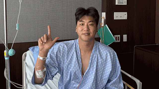 '어깨 부상' 김광현, 일본서 수술 마쳐…"건강하게 돌아올 것"