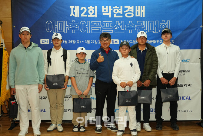 [포토]박세수,행운권 수상자들과 함께