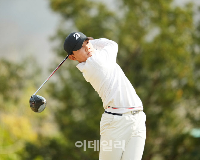 [포토]이준우,초등부 1위의 티샷