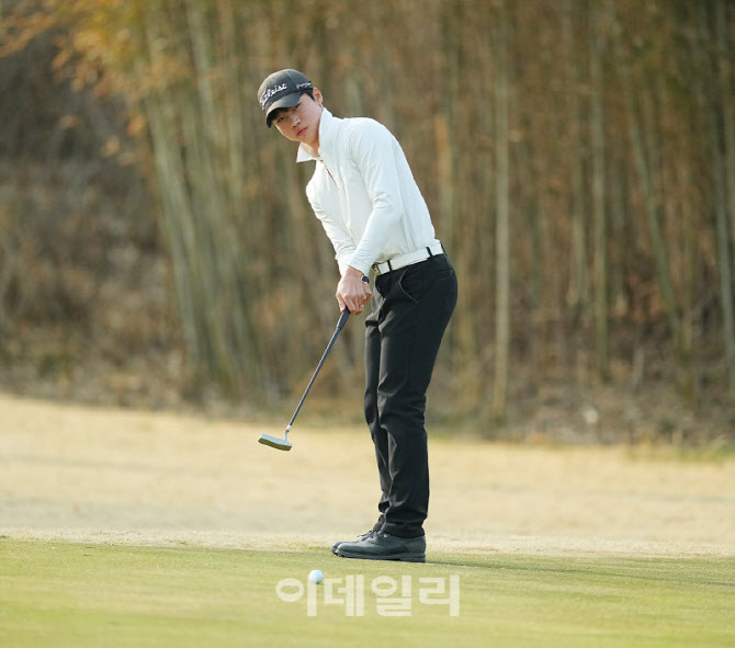 [포토]허실로,먼거리 버디 도전