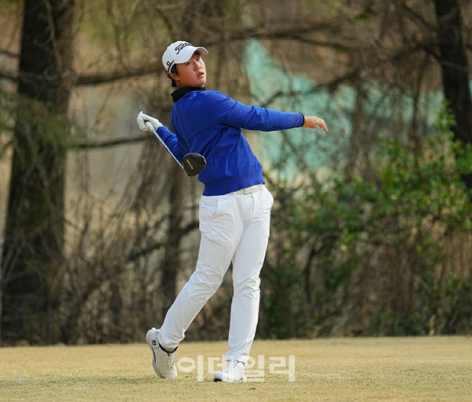 [포토]황건,순간적으로 클럽을 놓는다