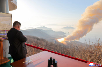 트럼프發 핵 도미노…세계 '새 핵 시대'로 내몰린다