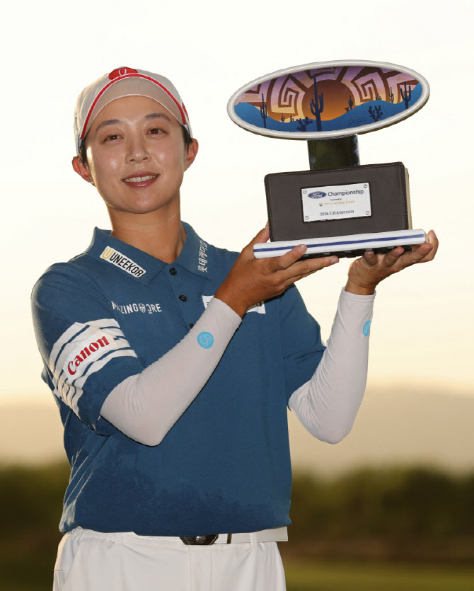 김효주, LPGA 투어 첫 2주 연속 우승+2연패…'CME·올해의 선수 1위'(종합)