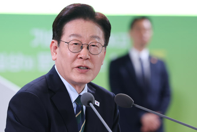 李대통령, 해저터널 논란에 “섬의 정체성이 제주를 제주답게 하는 것”