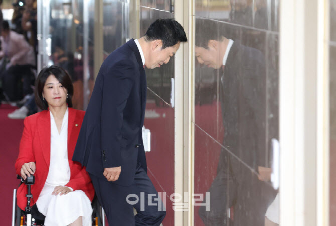 [포토]장동혁 대표, '개헌 논의...국회의장과 비공개 면담'