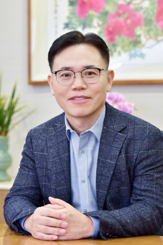 김동춘 LG화학 사장 "석화 구조조정 가속화할 것"