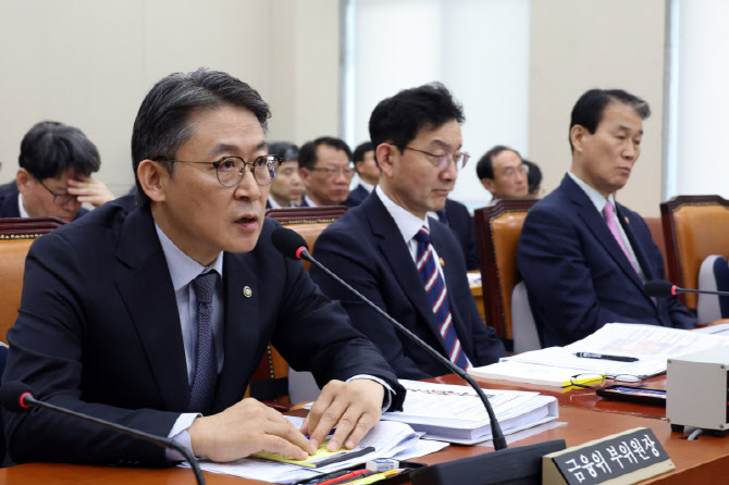 스테이블코인법 지연에 금융위 질타…여야 “정부안 나와야”