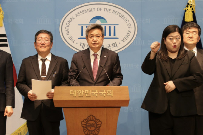 "부정선거 음모론자가 수장?"…국힘, 고광헌 방미심위위원장 논란 직격