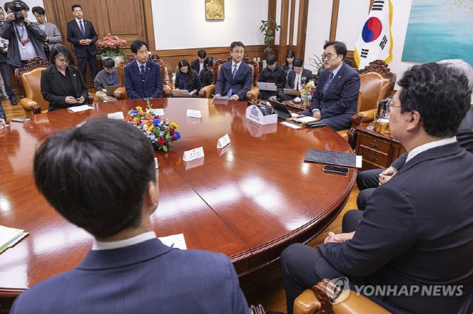 우원식 “헌법개정안 발의 추진키로…국힘, 전향적 자세로 참여하길”