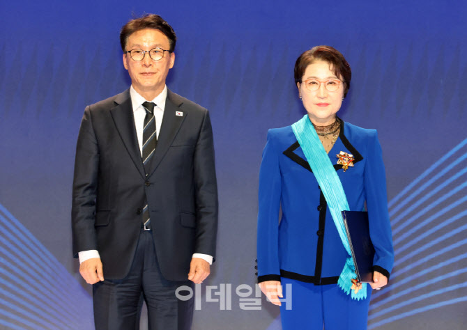 [포토]윤혜섭 다인정공 회장, 금탑산업훈장 수상